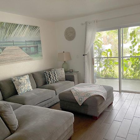 Beautiful Bright & Sparkling 2Bed 1Bath Beach Retreat - Unit 212 Cocoa Beach Extérieur photo