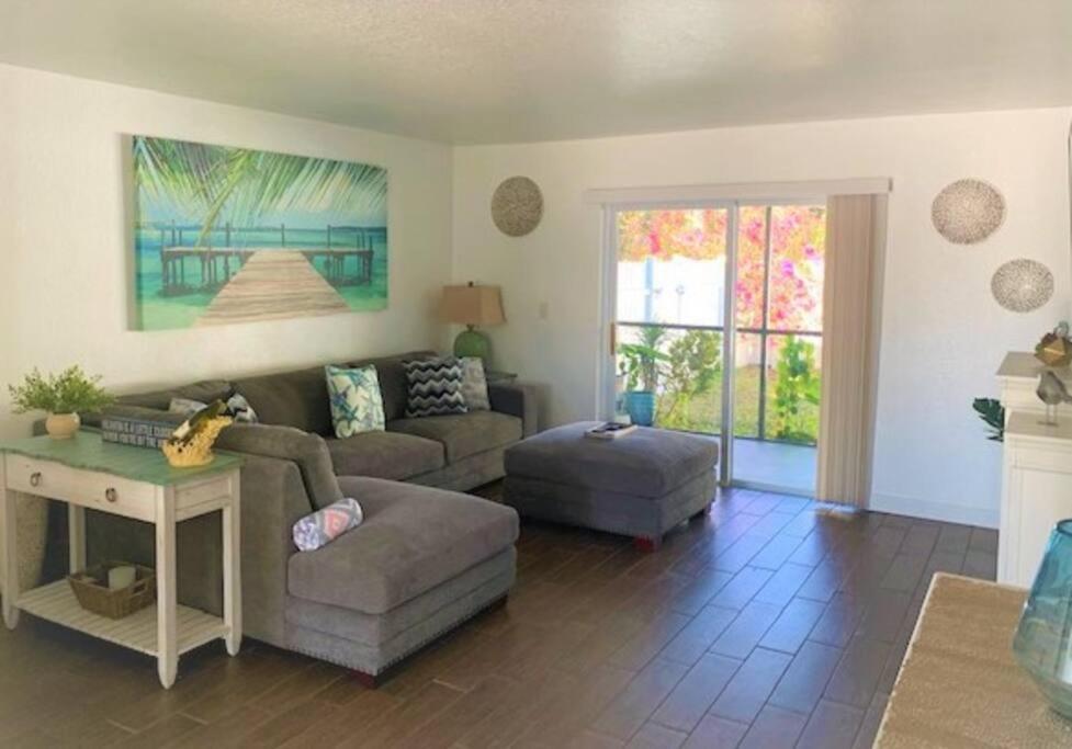 Beautiful Bright & Sparkling 2Bed 1Bath Beach Retreat - Unit 212 Cocoa Beach Extérieur photo