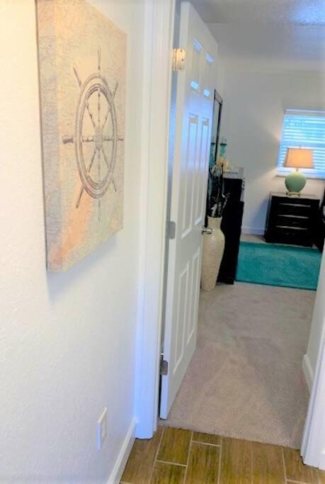 Beautiful Bright & Sparkling 2Bed 1Bath Beach Retreat - Unit 212 Cocoa Beach Extérieur photo