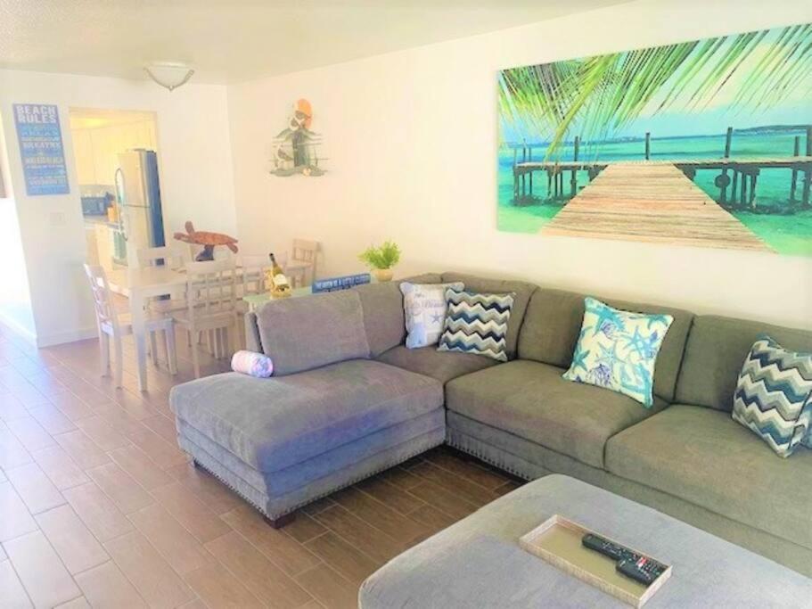 Beautiful Bright & Sparkling 2Bed 1Bath Beach Retreat - Unit 212 Cocoa Beach Extérieur photo