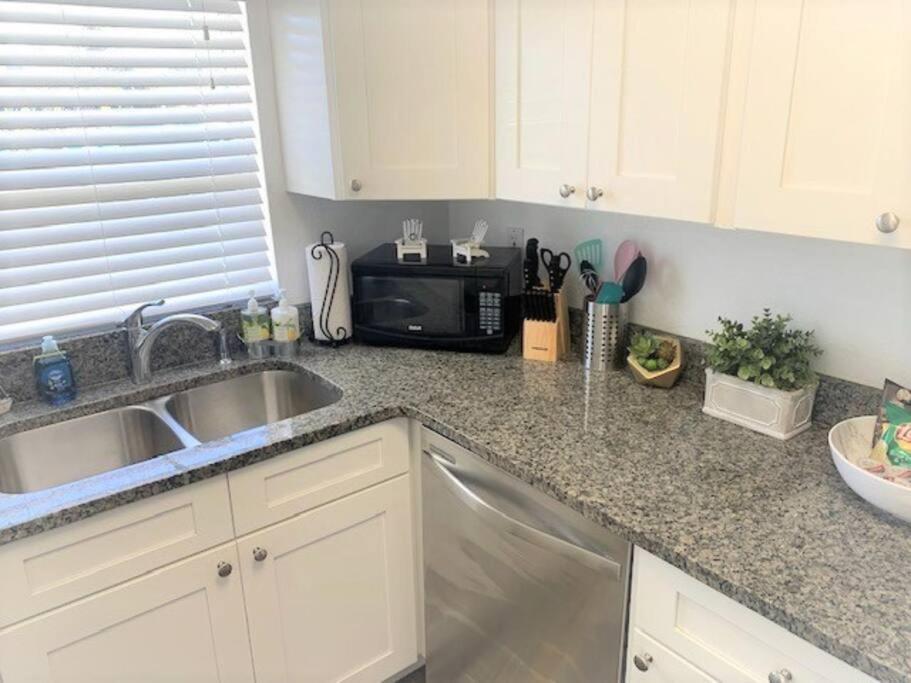 Beautiful Bright & Sparkling 2Bed 1Bath Beach Retreat - Unit 212 Cocoa Beach Extérieur photo