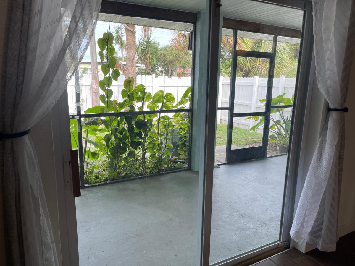 Beautiful Bright & Sparkling 2Bed 1Bath Beach Retreat - Unit 212 Cocoa Beach Extérieur photo